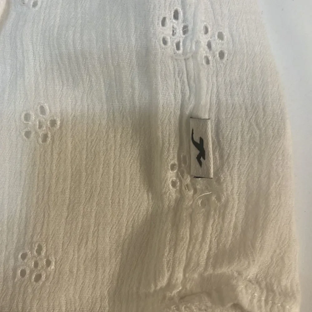 Cute white‎ Hollister top with buttons and tie/ short sleeve